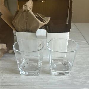 Johnnie-O Dining White Drinkware Set